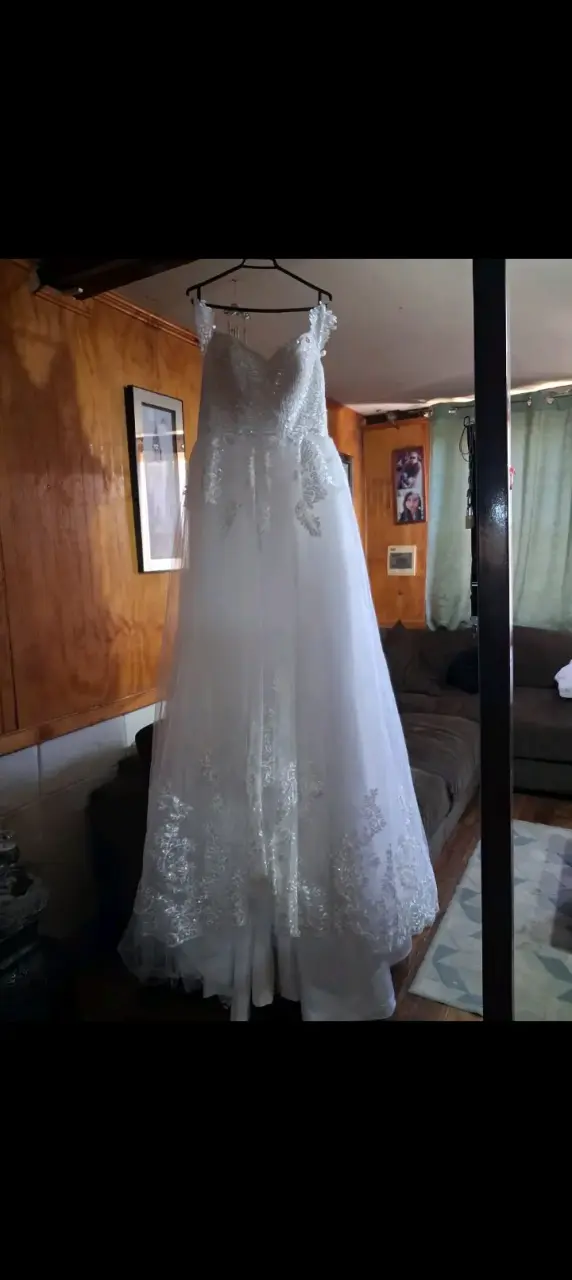 Vestido de novia blanco con encaje - 1