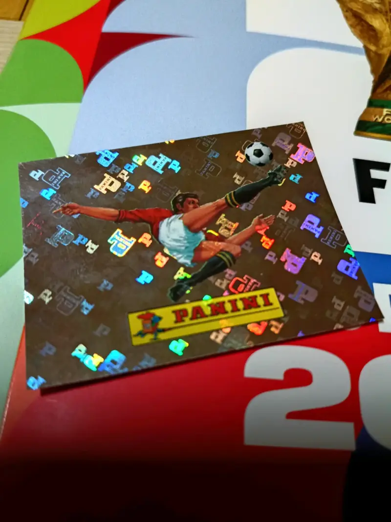 Lámina 00 Panini holográfica FIFA - 3