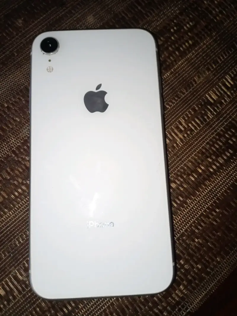 iPhone blanco en buen estado - 1