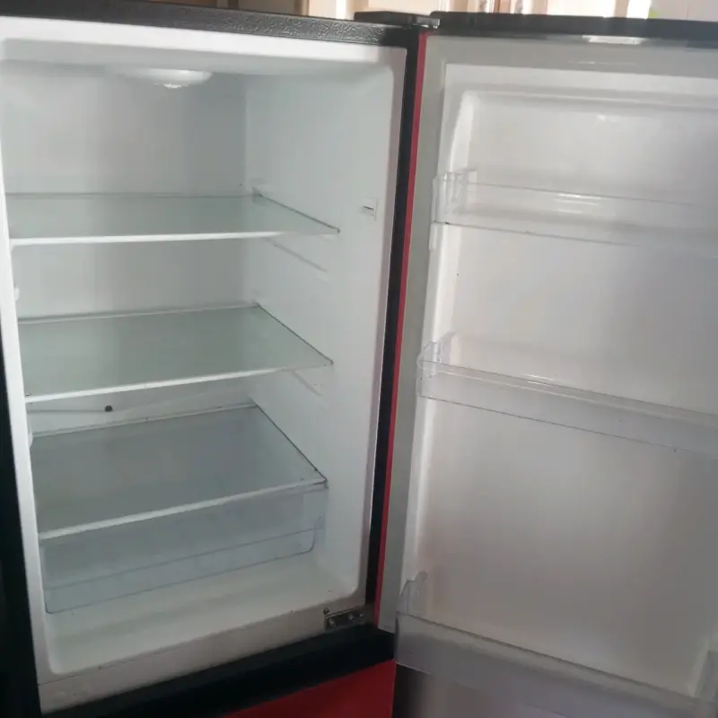 Refrigerador Hisense rojo - 4