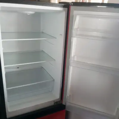 Refrigerador Hisense rojo - miniatura 4