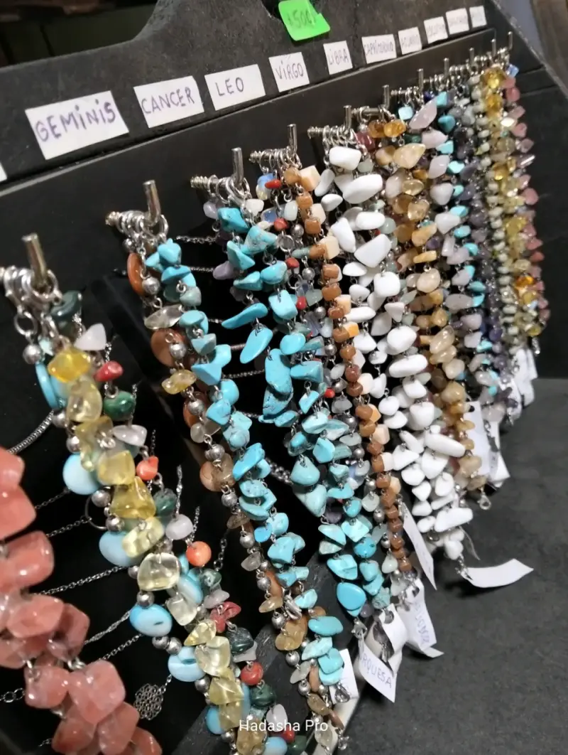 Paquete de 12 Pulseras de piedras zodiacales - 1