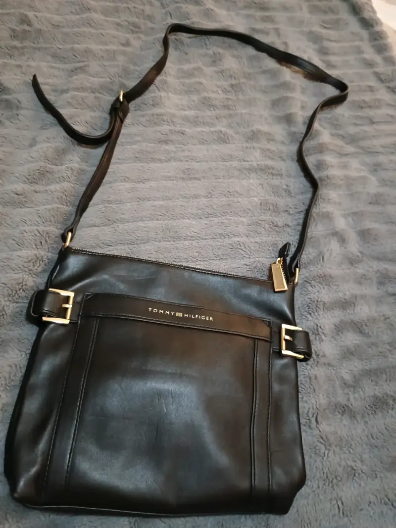 Cartera negra Tommy Hilfiger - 1
