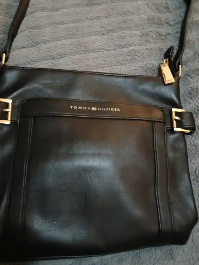 Cartera negra Tommy Hilfiger - miniatura 2