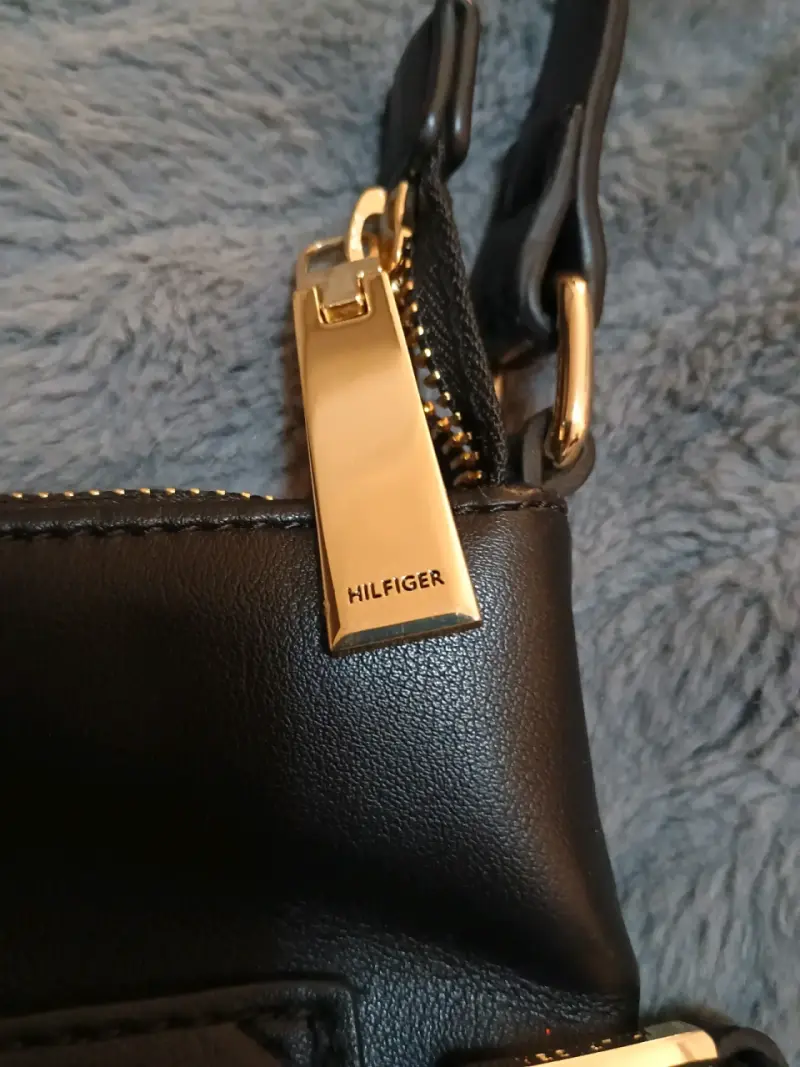 Cartera negra Tommy Hilfiger - 3