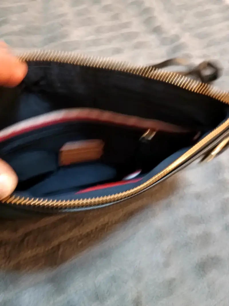 Cartera negra Tommy Hilfiger - 4