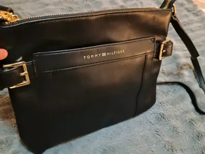 Cartera negra Tommy Hilfiger - miniatura 6