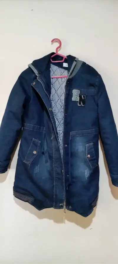 Abrigo denim con capucha - miniatura 4