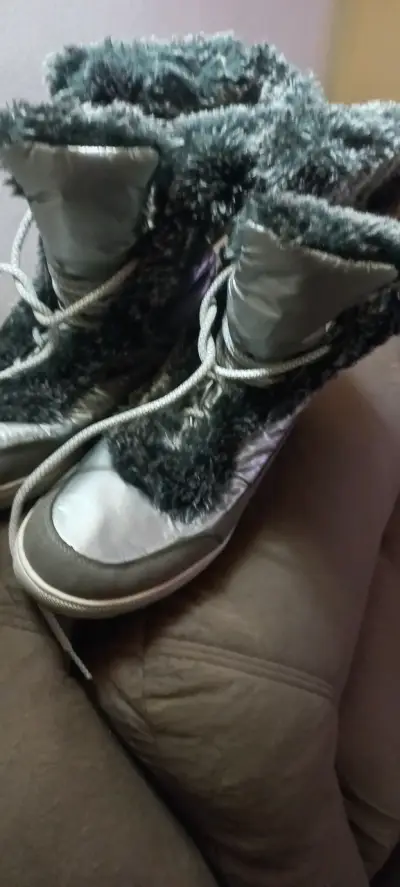 Botas de invierno gris con felpa - miniatura 1