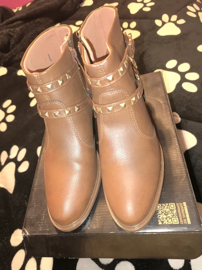 Botines marrones con tachas - 1