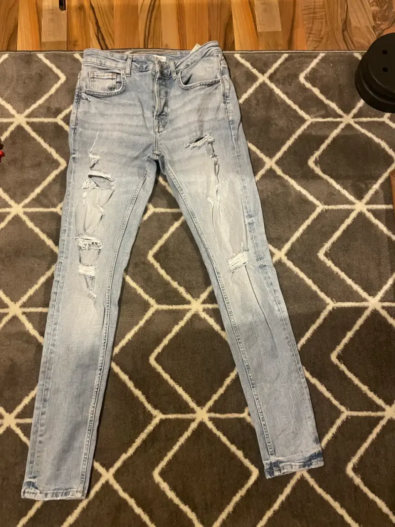 Jeans en tonos oscuros y claros - 2