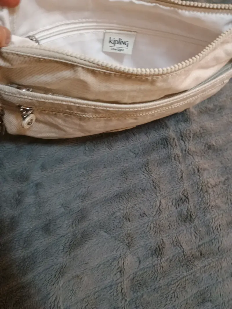 Cartera beige metalizada con correa ajustable - 6