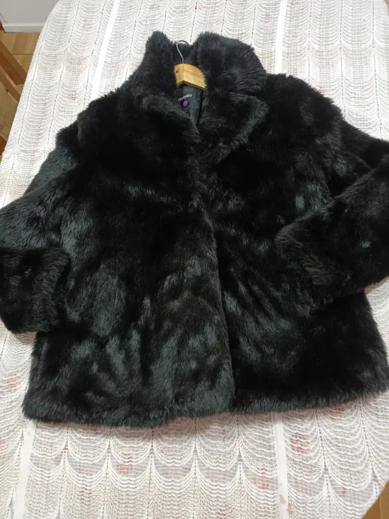 Chaqueta de piel negra