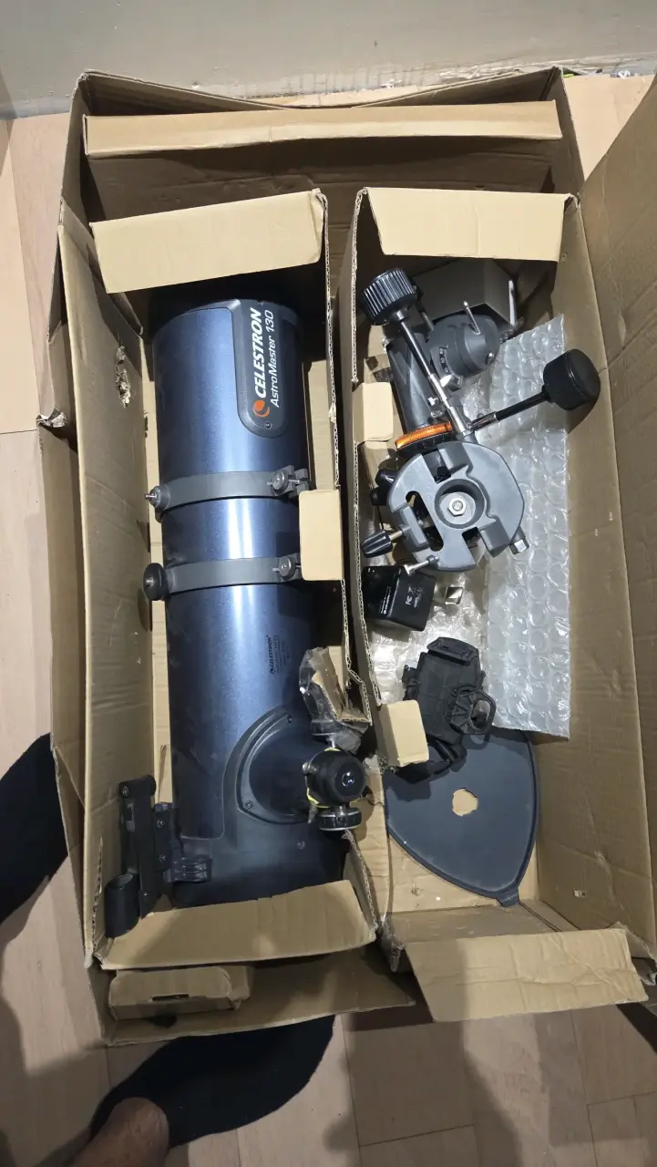 Telescopio Celestron AstroMaster - 1