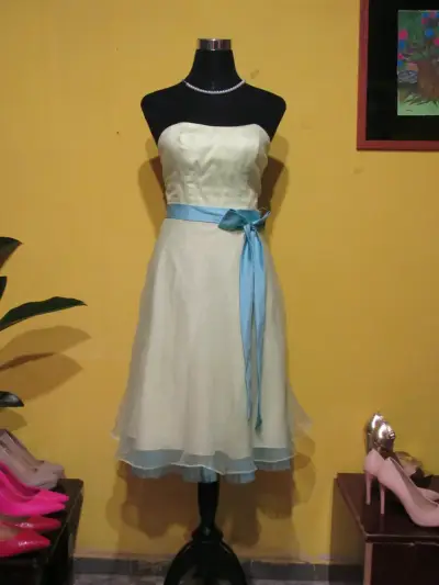 Vestido strapless verde menta con lazo celeste - miniatura 1