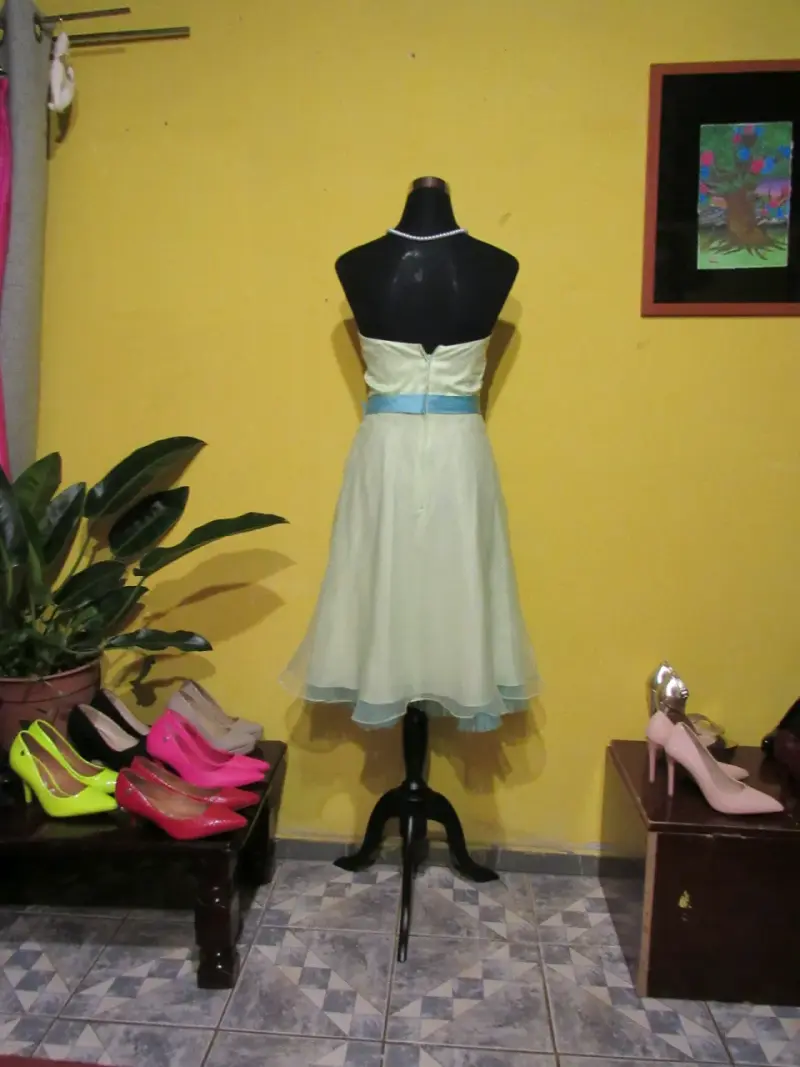 Vestido strapless verde menta con lazo celeste - 2