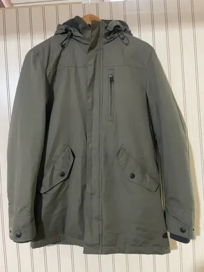 Parka verde con capucha - miniatura 1