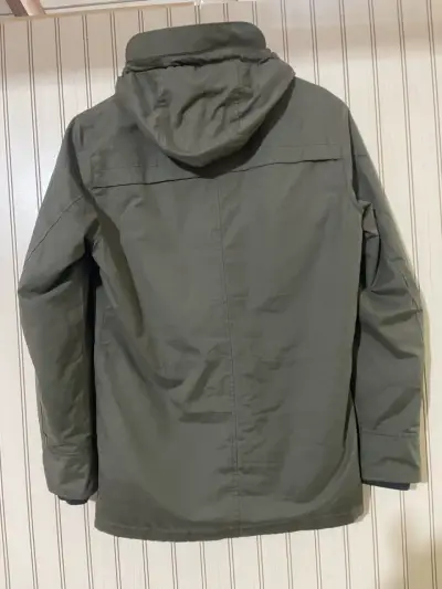 Parka verde con capucha - miniatura 2