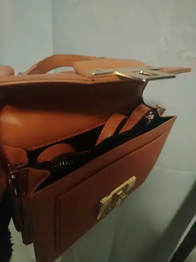 Cartera rosada con color salmon y cadena dorada - miniatura 3
