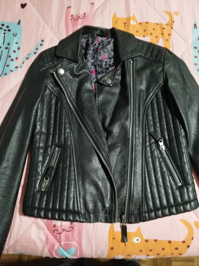 Chaqueta negra de cuero sintético - 1