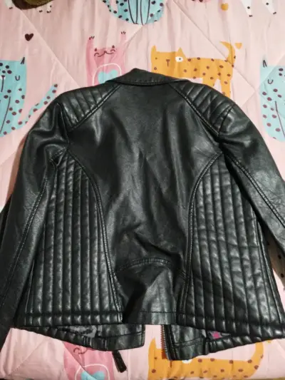 Chaqueta negra de cuero sintético - miniatura 2