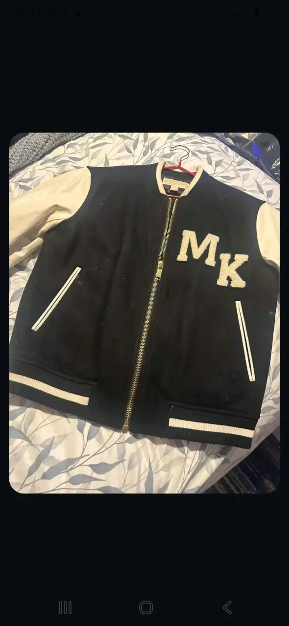 Chaqueta MK original negra y blanca de ecocuero
