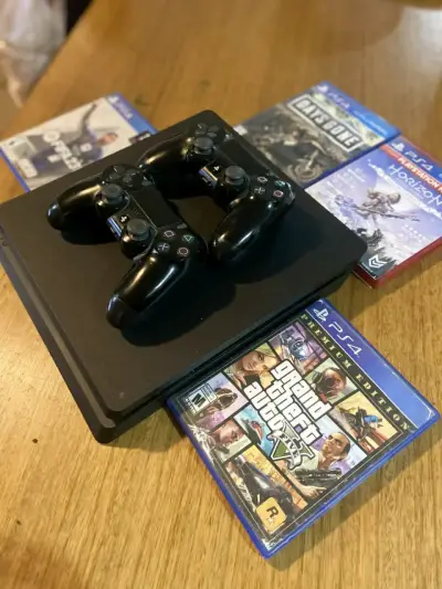 Consola PS4 con 4 juegos y controles - miniatura 4