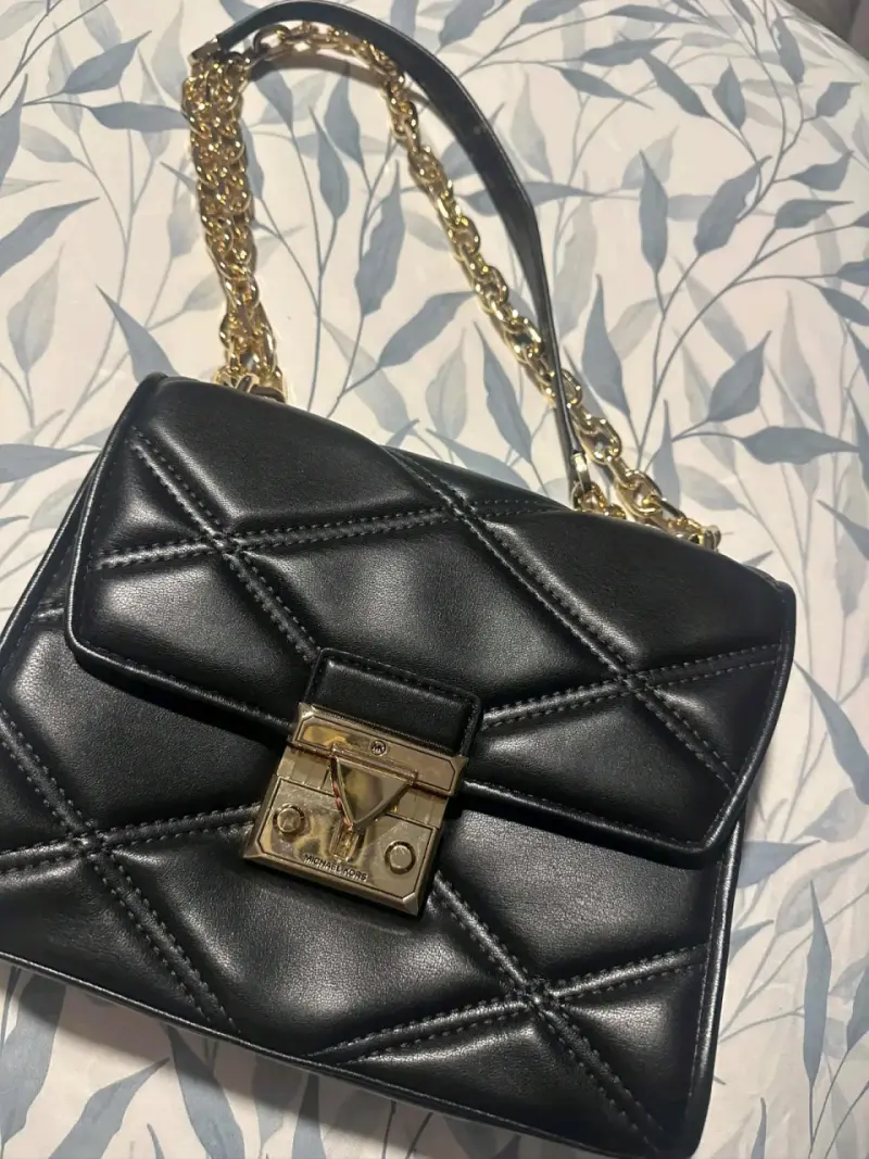 Cartera negra con cierre dorado - 4