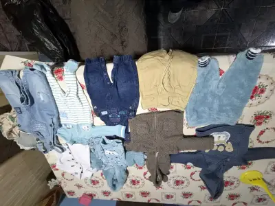 Ropa de bebé variada - miniatura 2