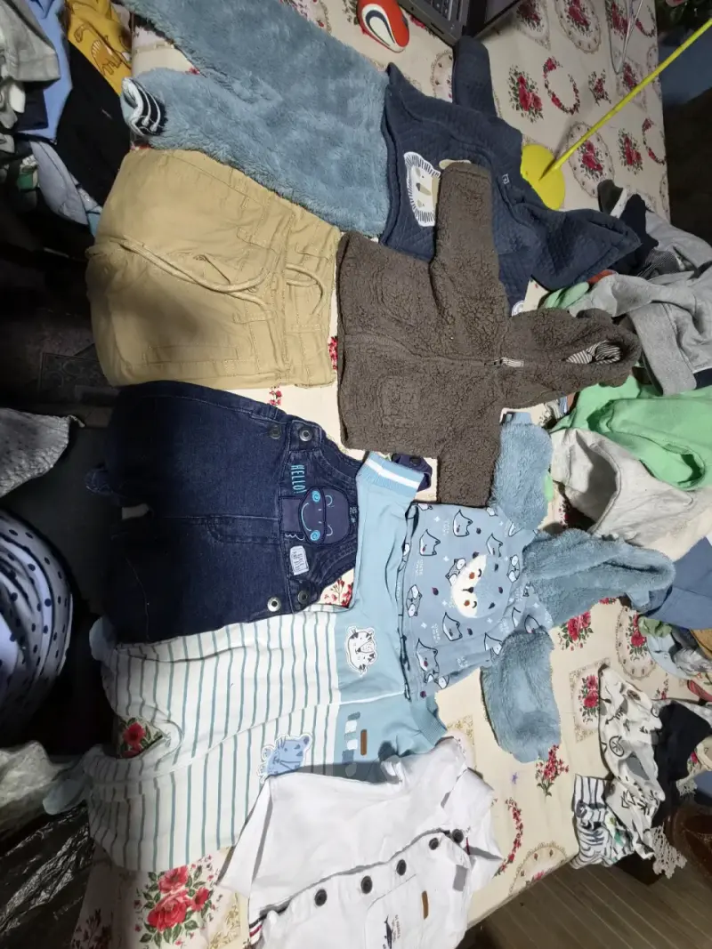 Ropa de bebé variada - 3
