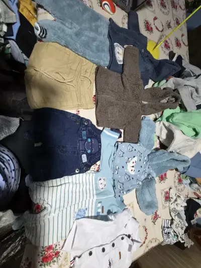 Ropa de bebé variada - miniatura 3