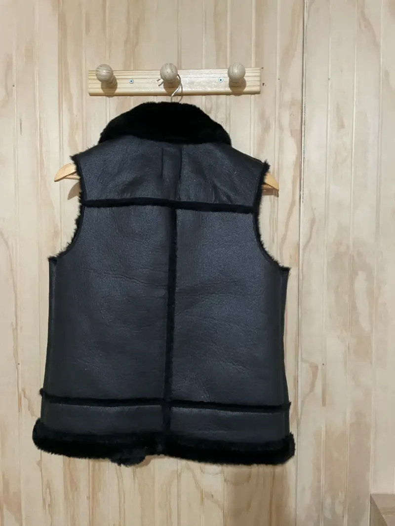 Chaleco negro de cuero sintético - 3