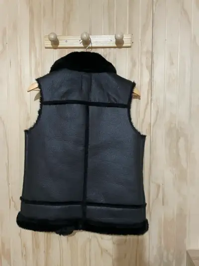 Chaleco negro de cuero sintético - miniatura 3