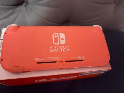 Nintendo Switch Lite Coral 32GB - miniatura 4