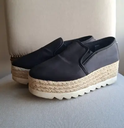 Zapatillas negras tipo alpargata - miniatura 1