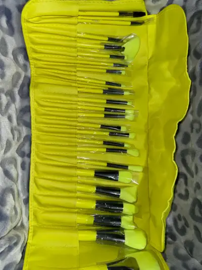 Set de  Brochas Neon Yellow – Beauty Creations - miniatura 2