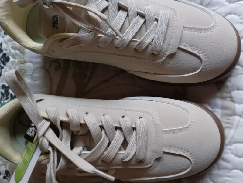Zapatillas deportivas blancas y verdes - 2