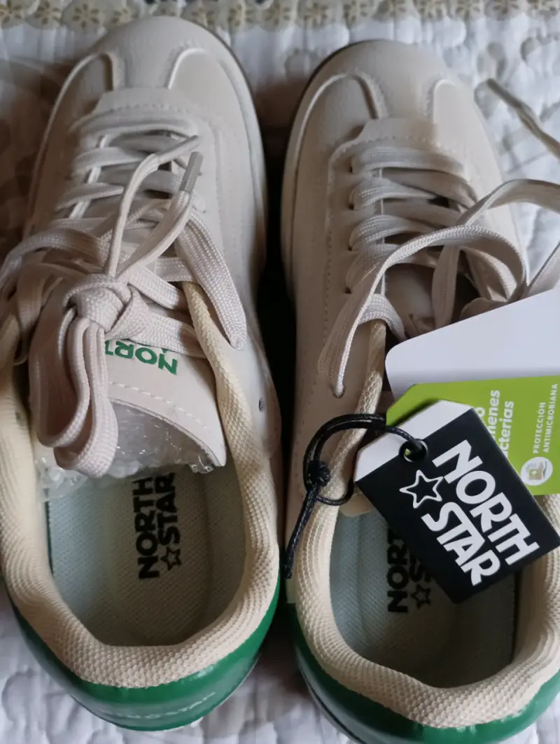 Zapatillas deportivas blancas y verdes - 3