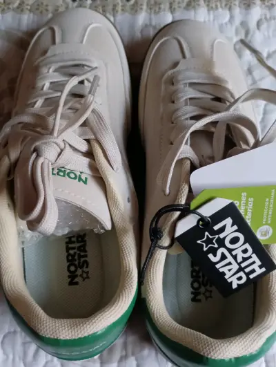 Zapatillas deportivas blancas y verdes - miniatura 3