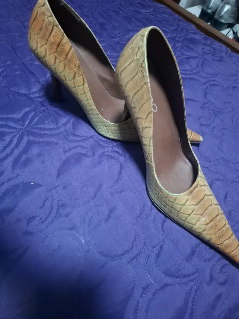 Zapatos de tacón beige texturizados - 1
