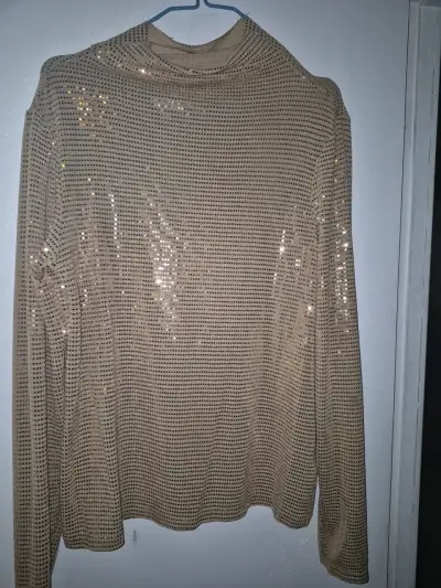 Polera dorada con lentejuelas - miniatura 1