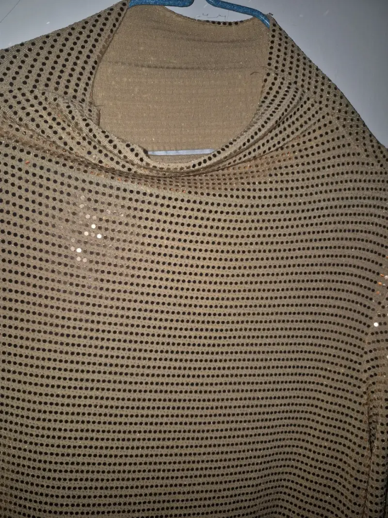Polera dorada con lentejuelas - 3