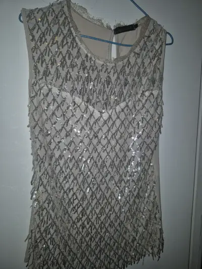 Blusa con lentejuelas plateadas - miniatura 1