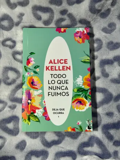 Libro 'Todo lo que nunca fuimos' - miniatura 1