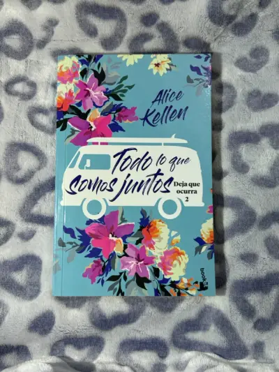Libro 'Todo lo que somos juntos' - miniatura 1