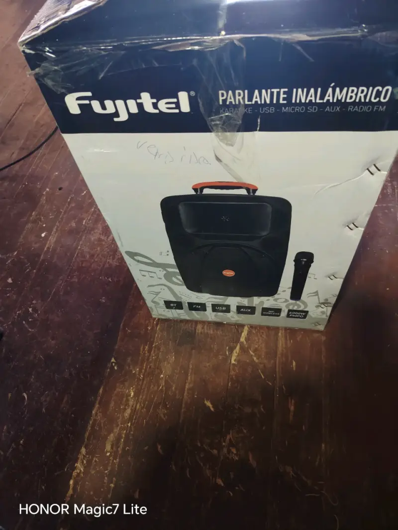 Parlante inalámbrico Fujitel