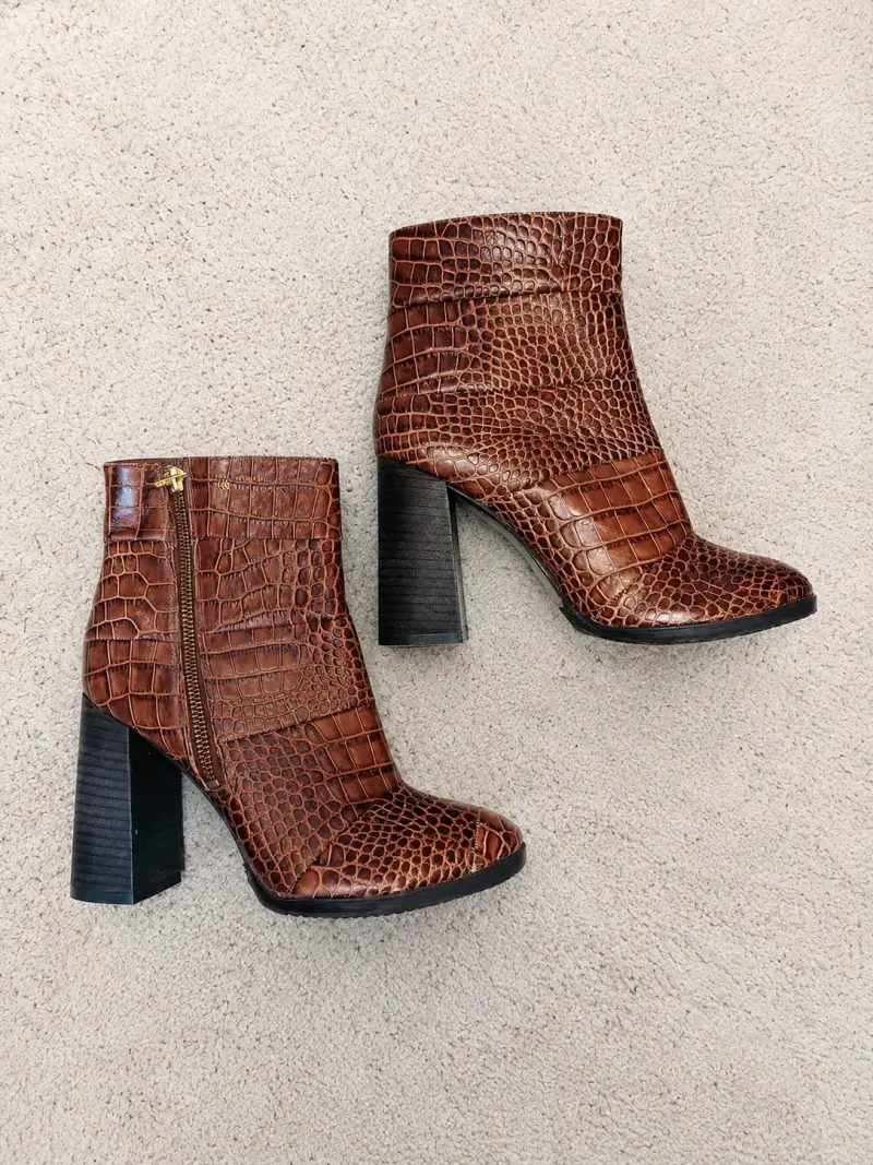 Botines de cocodrilo marrones