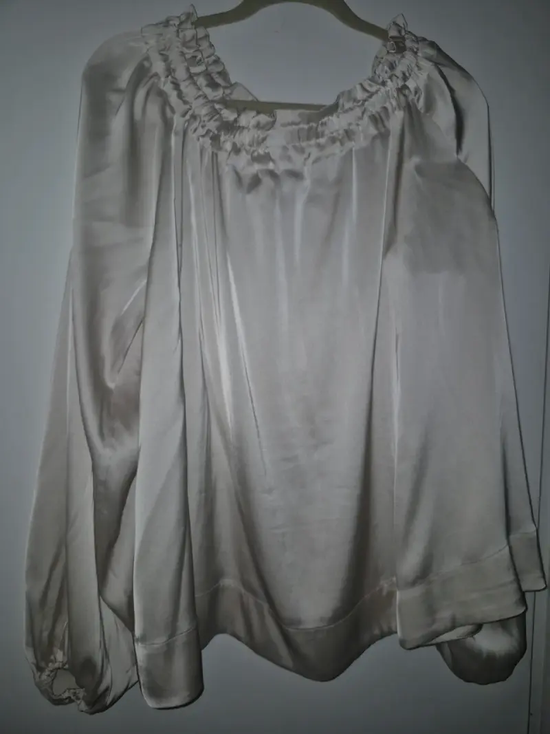 Blusa de satén beige - 1