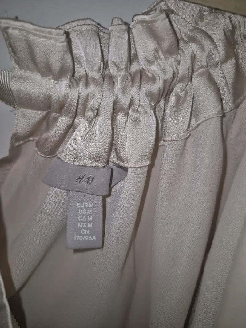 Blusa de satén beige - 2