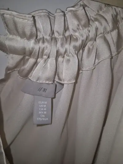 Blusa de satén beige - miniatura 2